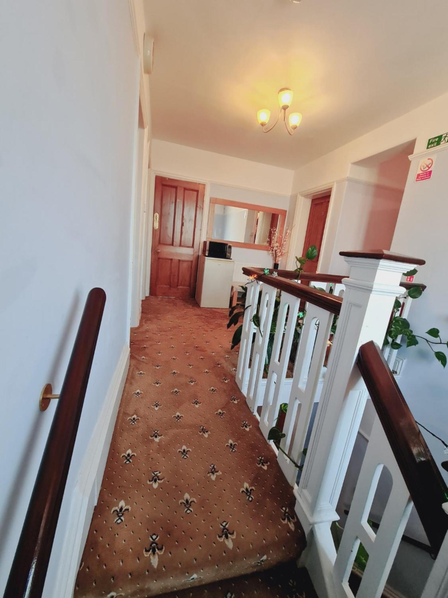 Thornbury Accommodation 伯翰姆昂斯 外观 照片