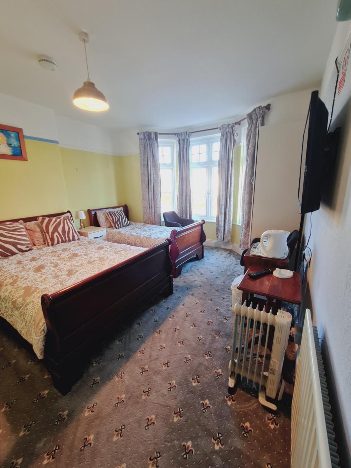 Thornbury Accommodation 伯翰姆昂斯 外观 照片