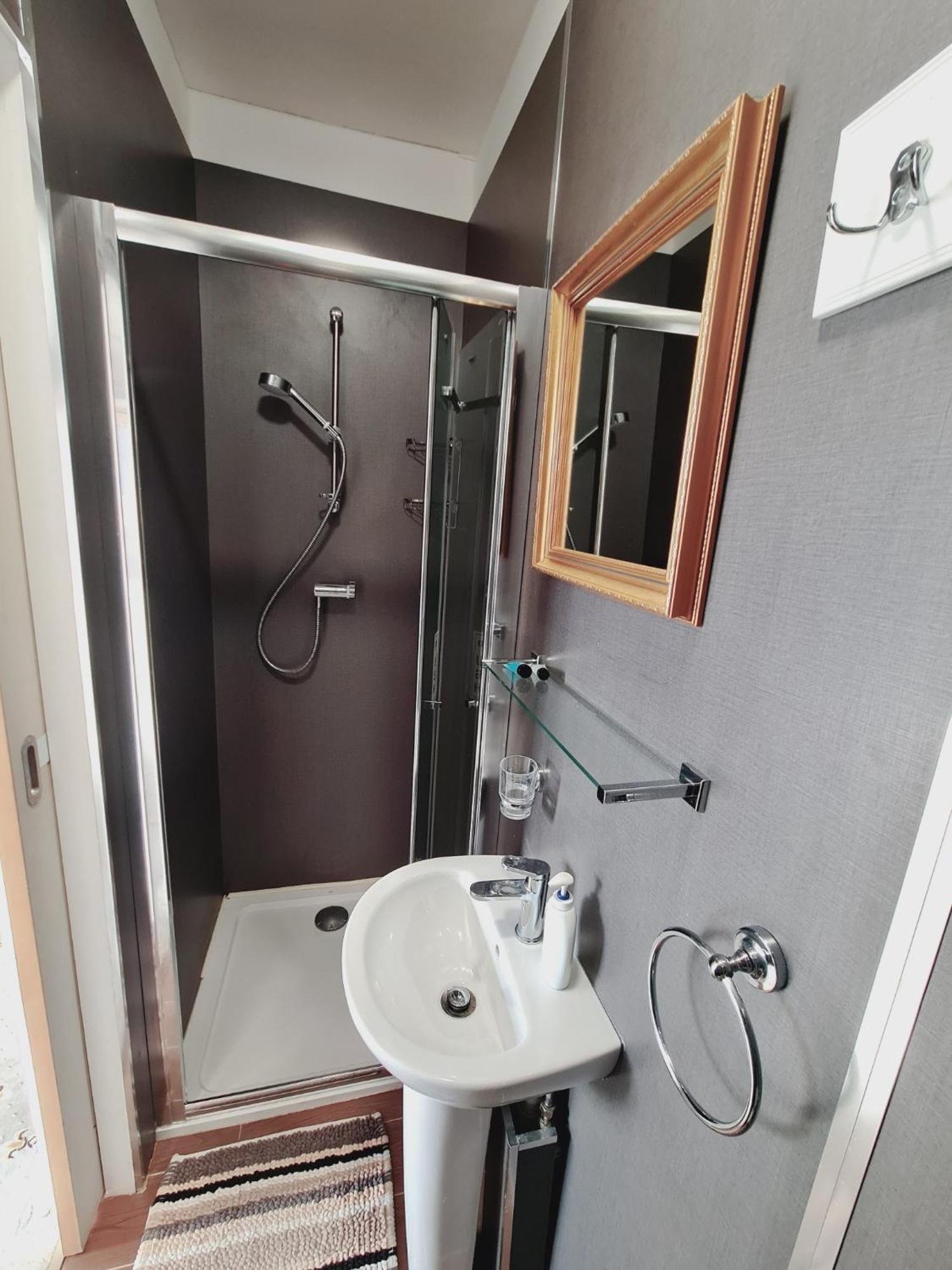 Thornbury Accommodation 伯翰姆昂斯 外观 照片