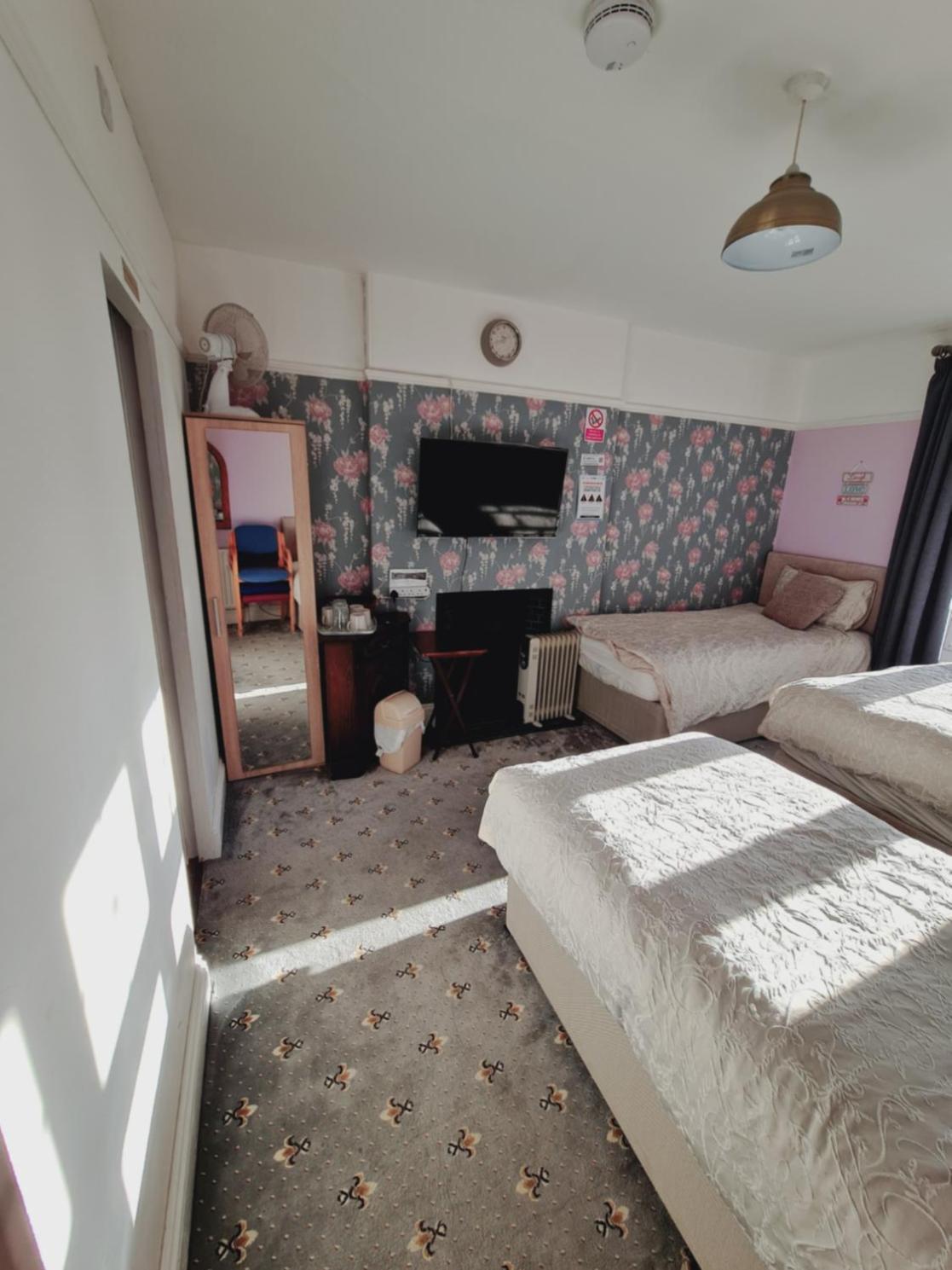 Thornbury Accommodation 伯翰姆昂斯 外观 照片